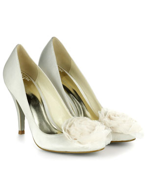 Bridal Court shoe with covered heel