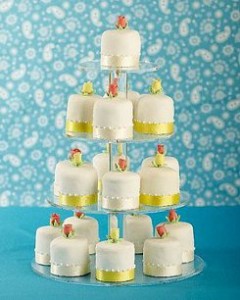 modern mini wedding cakes with rose and ribbon decoration
