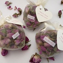 wedding favours heart shaped organza bags filled with pink rosebuds
