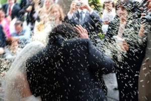 bridalcouplericethrowing